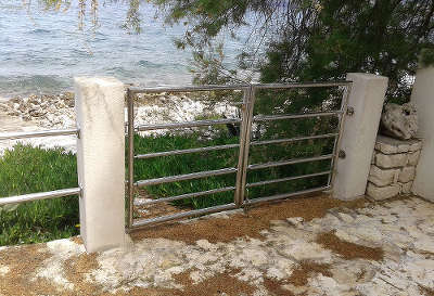 Kapija od inox čelika.