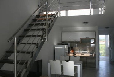 Unutrašnja moderna inox ograda