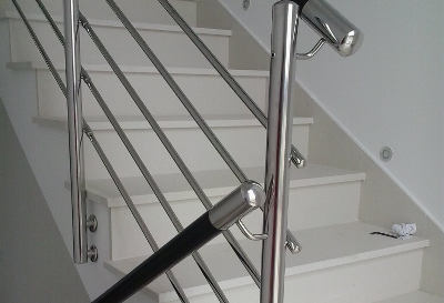 Moderna unutrašnja inox ograda