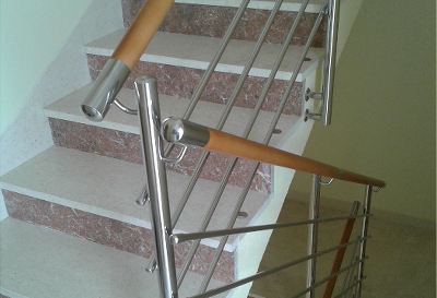 Ograde kombinacija drvo i inox